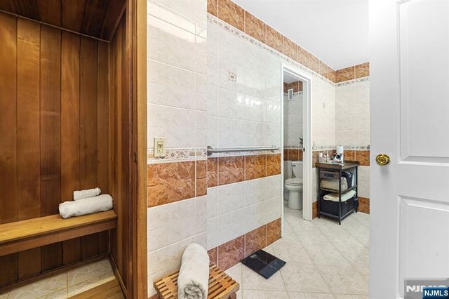 2005 Harmon Cove Tower, Secaucus, NJ 07094