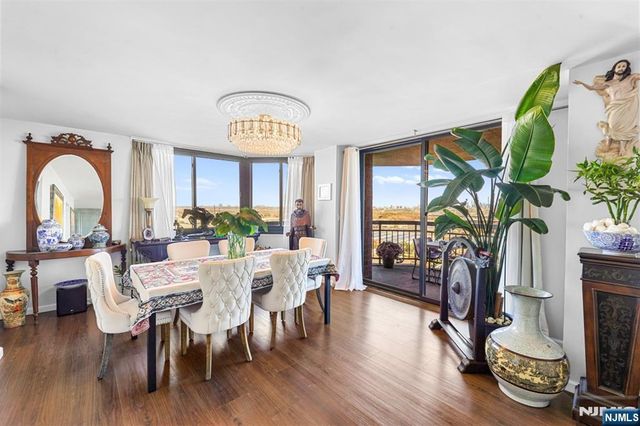 2005 Harmon Cove Tower, Secaucus, NJ 07094