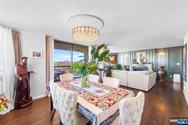 2005 Harmon Cove Tower, Secaucus, NJ 07094