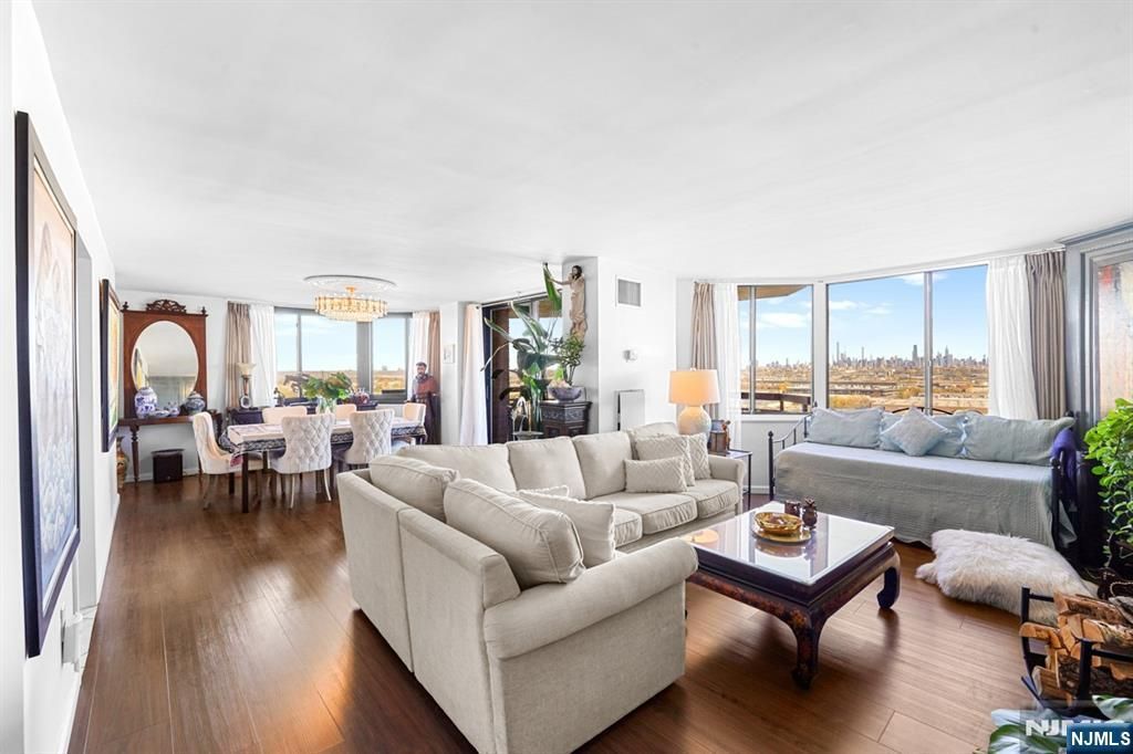 2005 Harmon Cove Tower, Secaucus, NJ 07094