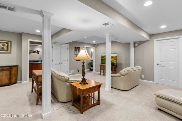 607 Willowhurst Pl, Louisville, KY 40223