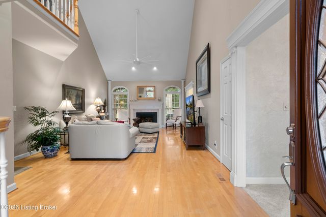 607 Willowhurst Pl, Louisville, KY 40223