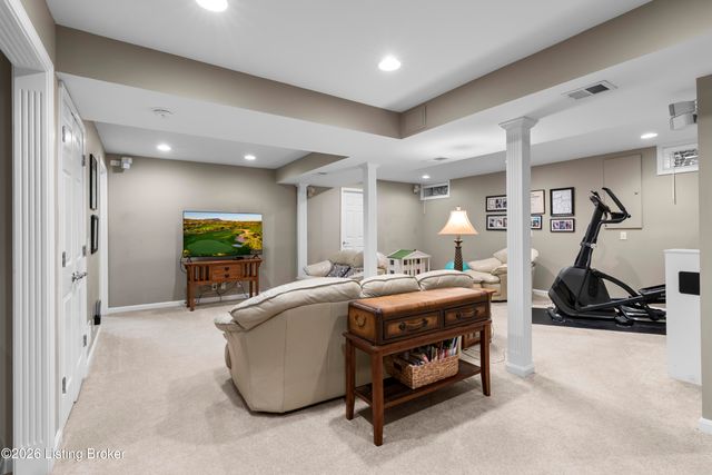 607 Willowhurst Pl, Louisville, KY 40223