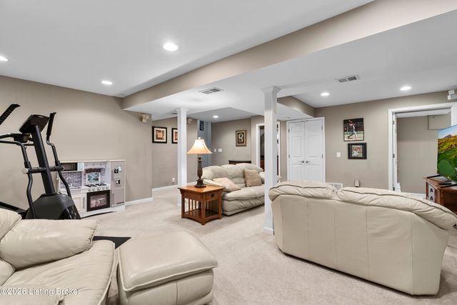 607 Willowhurst Pl, Louisville, KY 40223