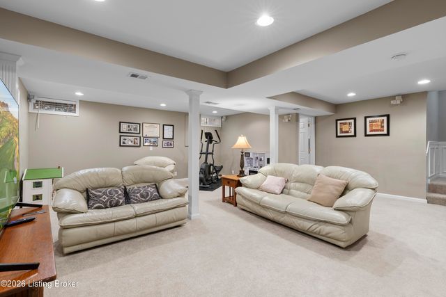 607 Willowhurst Pl, Louisville, KY 40223