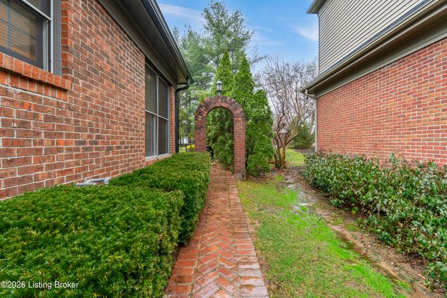 607 Willowhurst Pl, Louisville, KY 40223