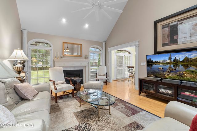 607 Willowhurst Pl, Louisville, KY 40223