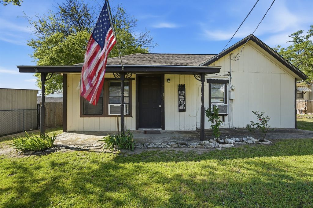 718 Narrow, Weatherford, TX 76086