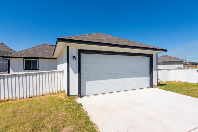 350 Fabion ST, Kyle, TX 78640