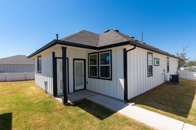 350 Fabion ST, Kyle, TX 78640