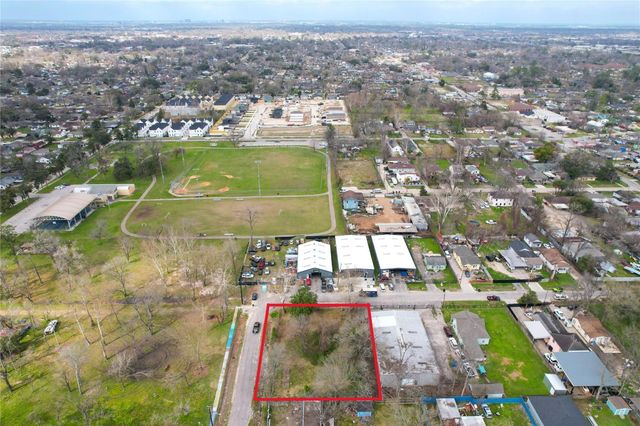 202 Burbank Street, Houston, TX 77076