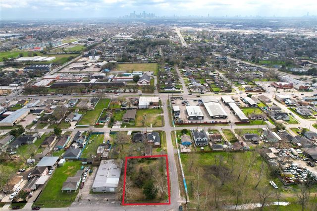 202 Burbank Street, Houston, TX 77076