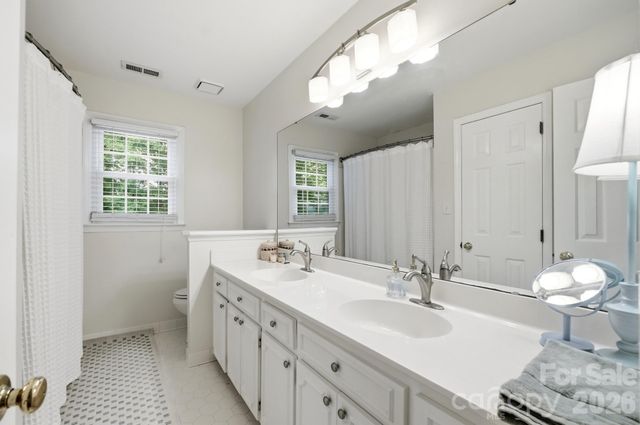 10129 Hanover Glen Road, Charlotte, NC 28210