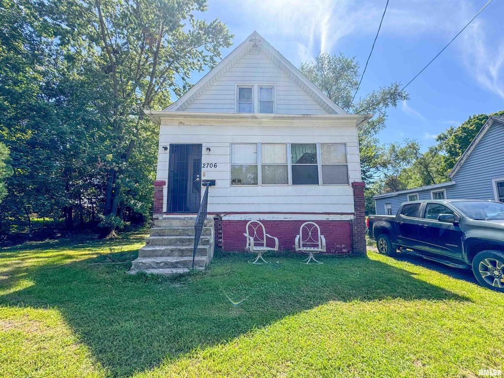 Image 1 of property listing at 2706 W MONTANA Street, Peoria, IL 61605