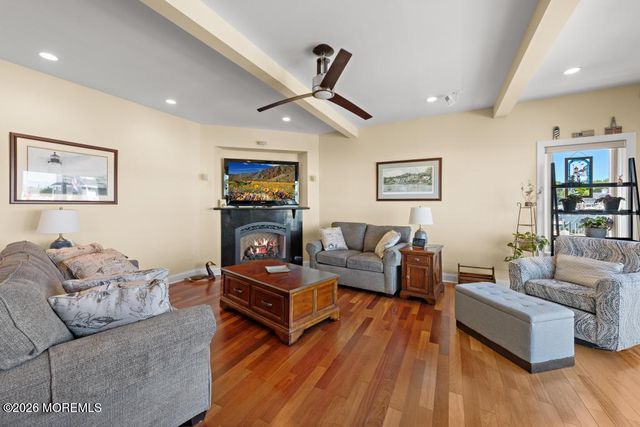 14 Jolly Roger Way, Waretown, NJ 08758