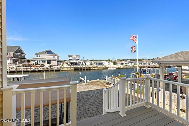 14 Jolly Roger Way, Waretown, NJ 08758