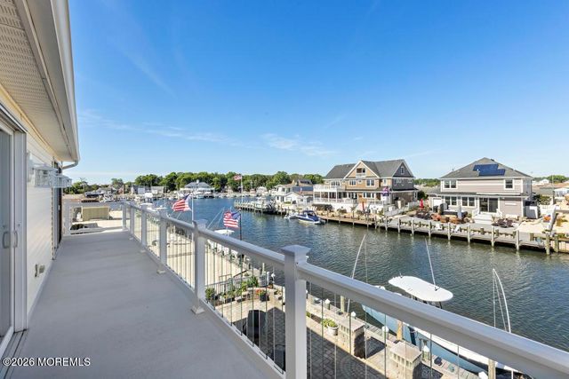 14 Jolly Roger Way, Waretown, NJ 08758