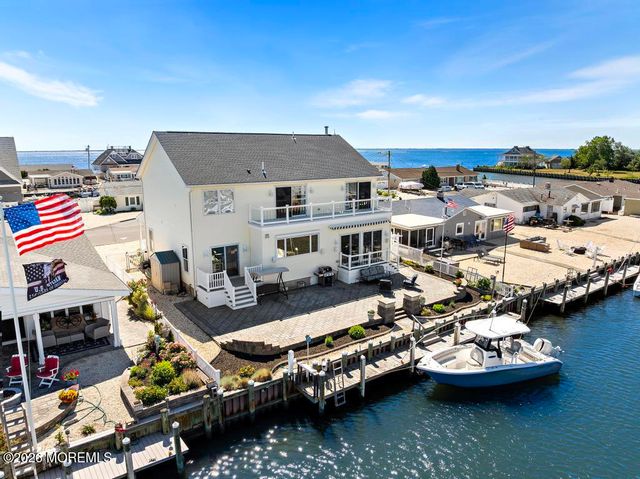 14 Jolly Roger Way, Waretown, NJ 08758