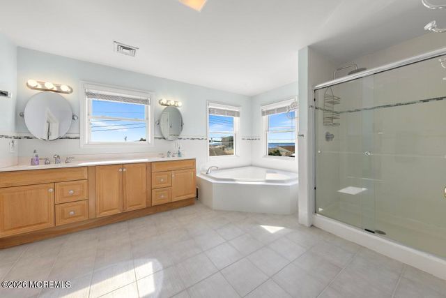 14 Jolly Roger Way, Waretown, NJ 08758
