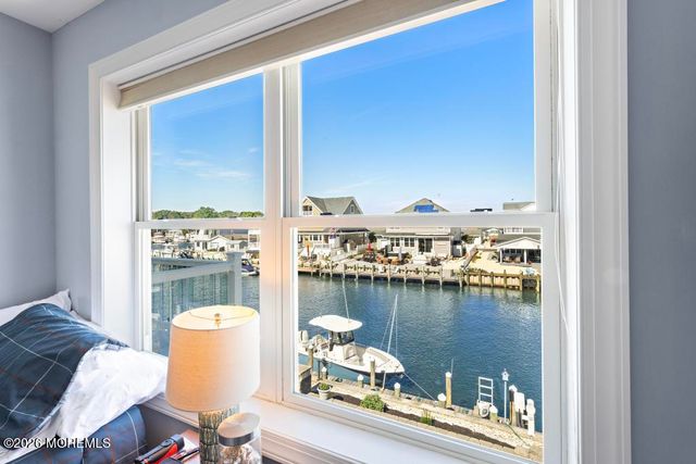 14 Jolly Roger Way, Waretown, NJ 08758