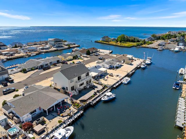 14 Jolly Roger Way, Waretown, NJ 08758