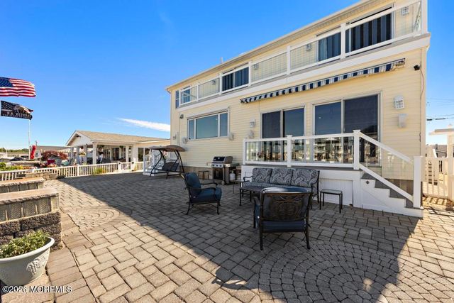 14 Jolly Roger Way, Waretown, NJ 08758