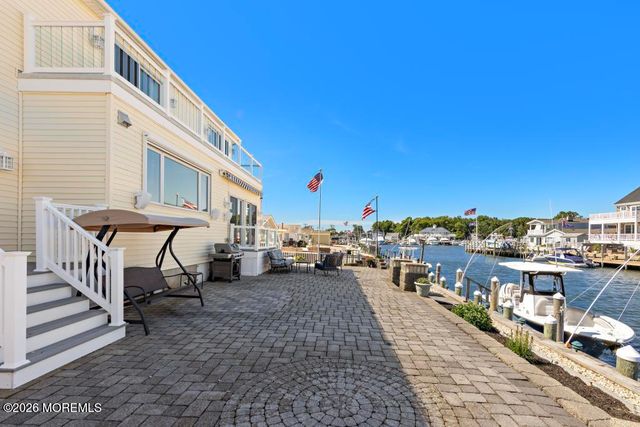 14 Jolly Roger Way, Waretown, NJ 08758