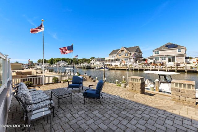 14 Jolly Roger Way, Waretown, NJ 08758