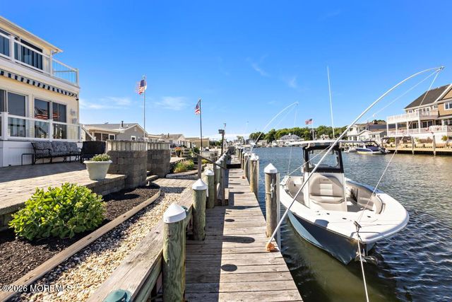 14 Jolly Roger Way, Waretown, NJ 08758