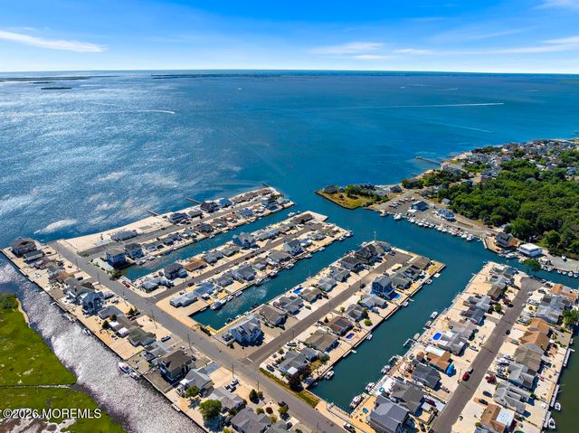14 Jolly Roger Way, Waretown, NJ 08758