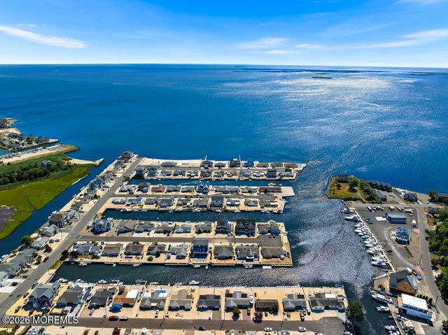 14 Jolly Roger Way, Waretown, NJ 08758