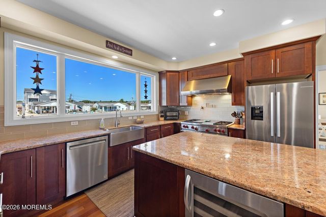 14 Jolly Roger Way, Waretown, NJ 08758