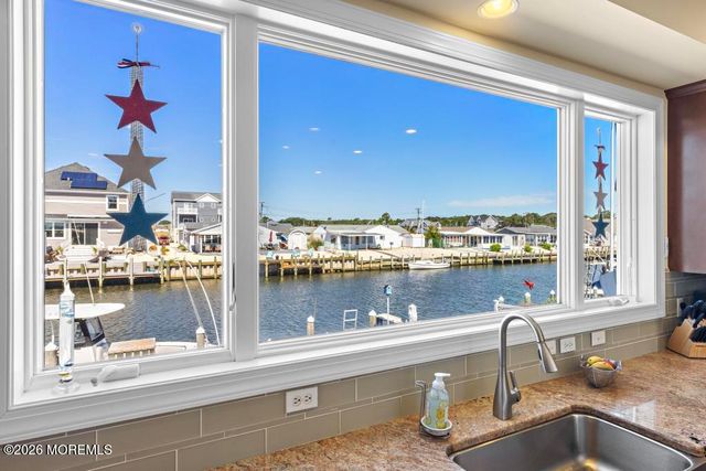 14 Jolly Roger Way, Waretown, NJ 08758