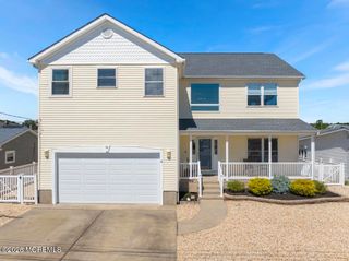 14 Jolly Roger Way, Waretown, NJ 08758