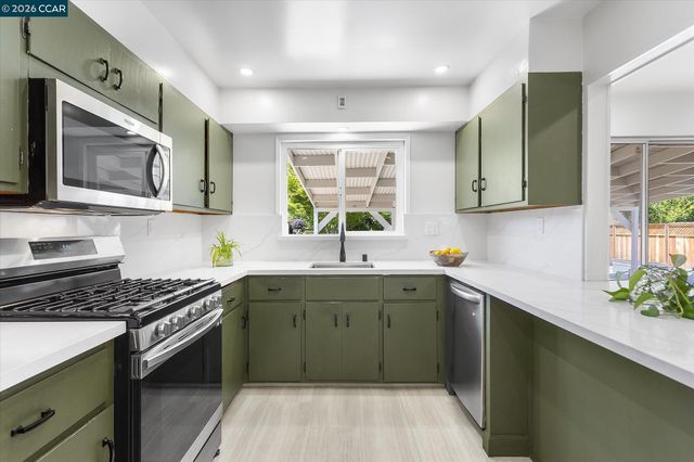 17381 Via La Jolla, San Lorenzo, CA 94580