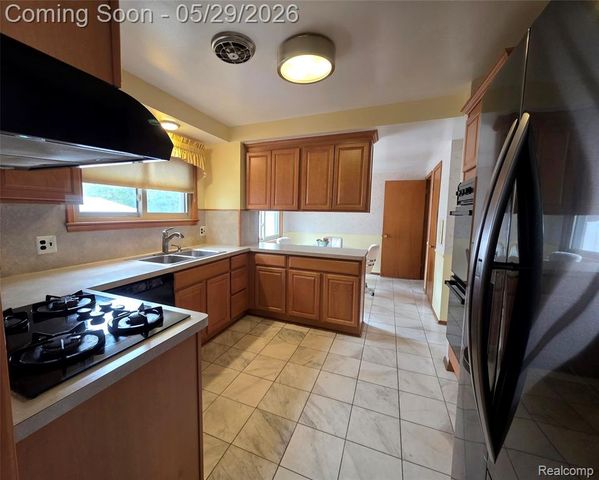 15915 Hilton Street, Southfield, MI 48075