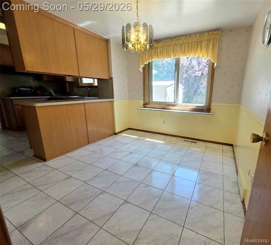 15915 Hilton Street, Southfield, MI 48075