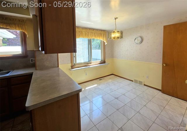 15915 Hilton Street, Southfield, MI 48075