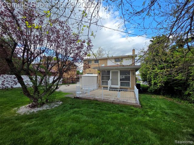 15915 Hilton Street, Southfield, MI 48075