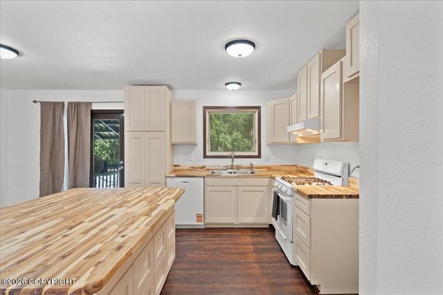 4520 S Doubletree Road, Wasilla, AK 99654