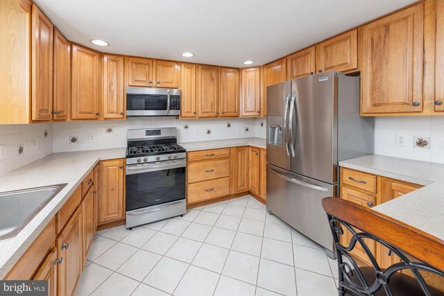 44 S MARKET ST, Gibbstown, NJ 08027