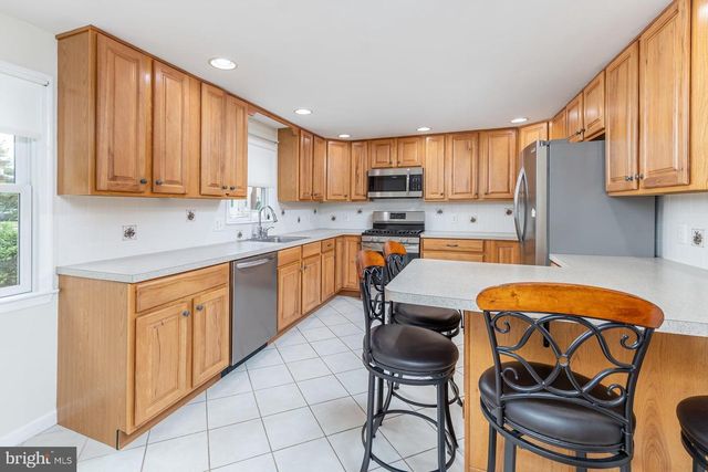 44 S MARKET ST, Gibbstown, NJ 08027