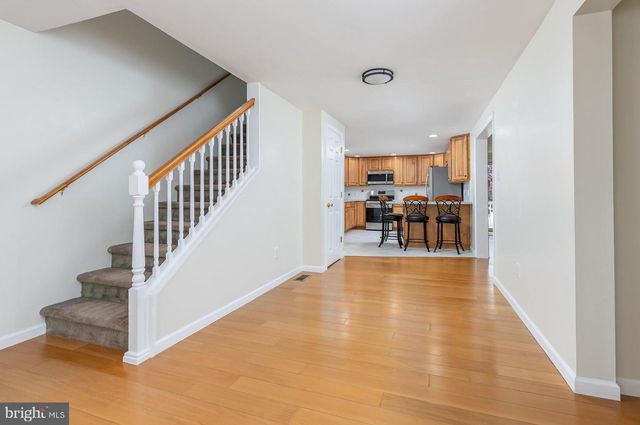 44 S MARKET ST, Gibbstown, NJ 08027