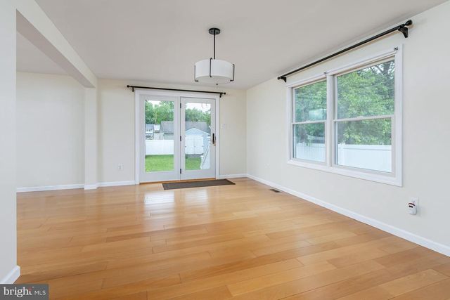 44 S MARKET ST, Gibbstown, NJ 08027