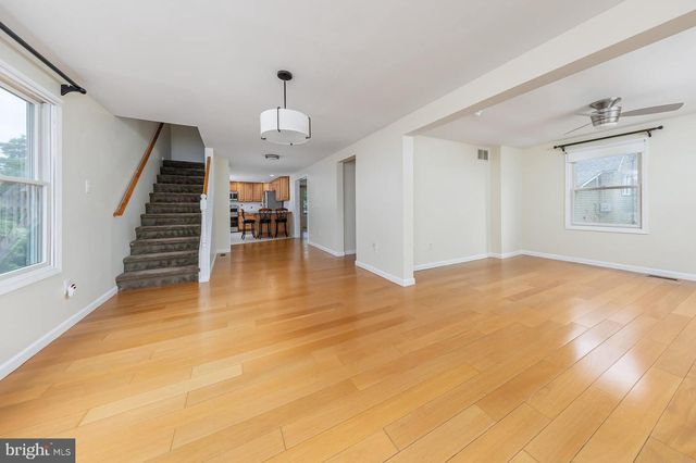 44 S MARKET ST, Gibbstown, NJ 08027