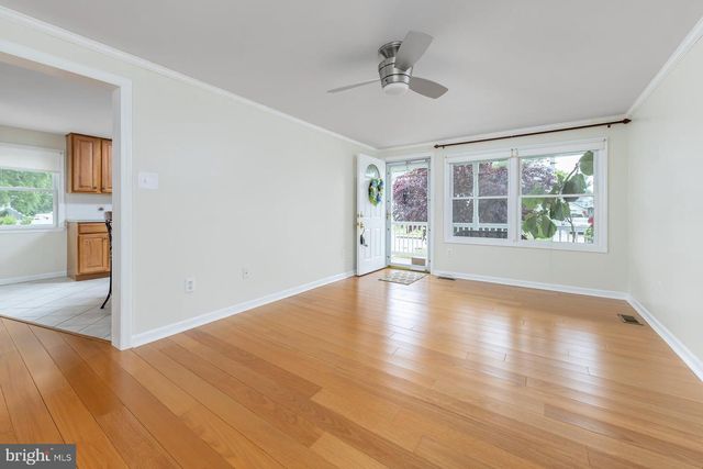 44 S MARKET ST, Gibbstown, NJ 08027