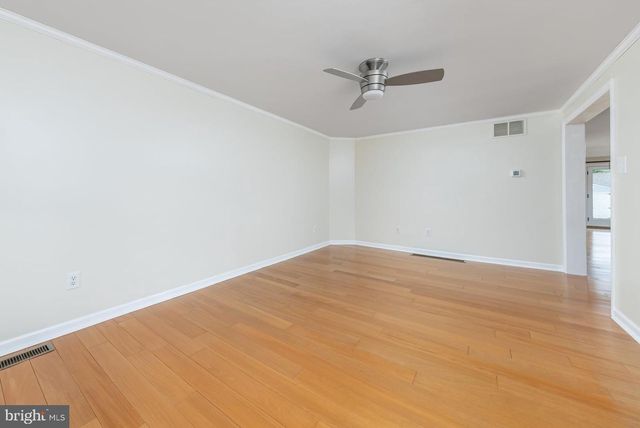 44 S MARKET ST, Gibbstown, NJ 08027