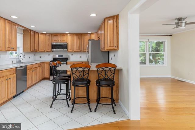 44 S MARKET ST, Gibbstown, NJ 08027