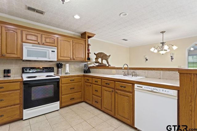 448 N Hill Rd., Tyler, TX 75706