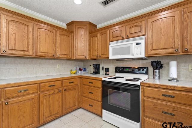 448 N Hill Rd., Tyler, TX 75706